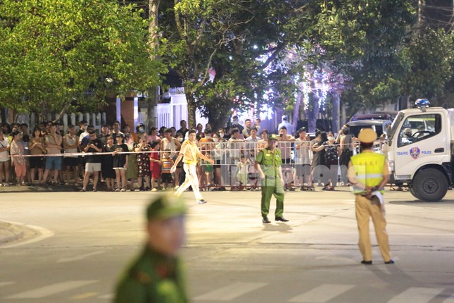 Cảnh sát phong tỏa khu vực nhà cựu Bí thư Lào Cai Nguyễn Văn Vịnh - 10