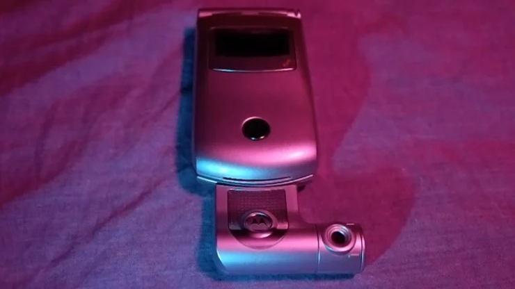 Cùng nhìn lại các mẫu điện thoại kỳ lạ trong lịch sử của Motorola - 3