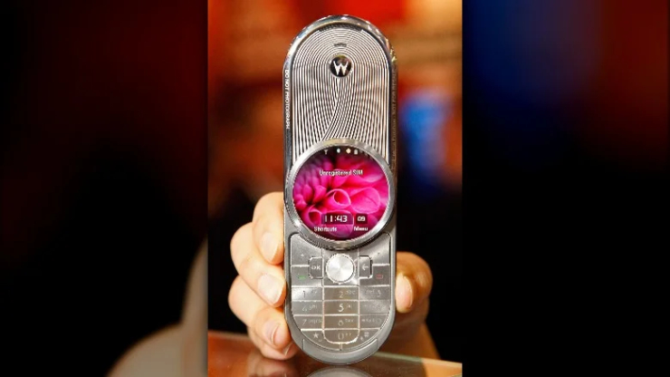 Cùng nhìn lại các mẫu điện thoại kỳ lạ trong lịch sử của Motorola - 6