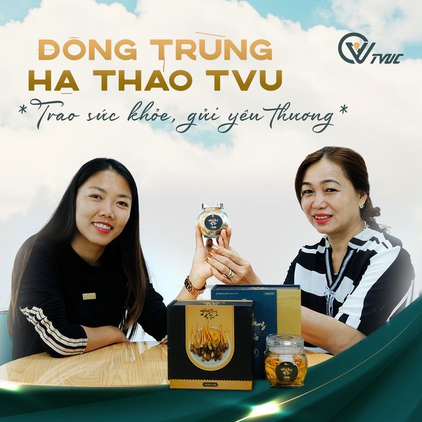 Cầu thủ Huỳnh Như và "người bạn đồng hành" Đông trùng hạ thảo TVU tại Seagame 32 - 2