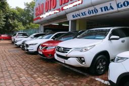 Thị trường - Tiêu dùng - Ô tô cũ ế ẩm, loạt "xế cưng" được rao bán giảm giá tới nửa tỷ đồng