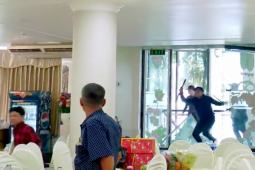 Tin tức trong ngày - Tin tức 24h qua: Đang tổ chức tiệc cưới, cô dâu chú rể và khách hoảng loạn tháo chạy