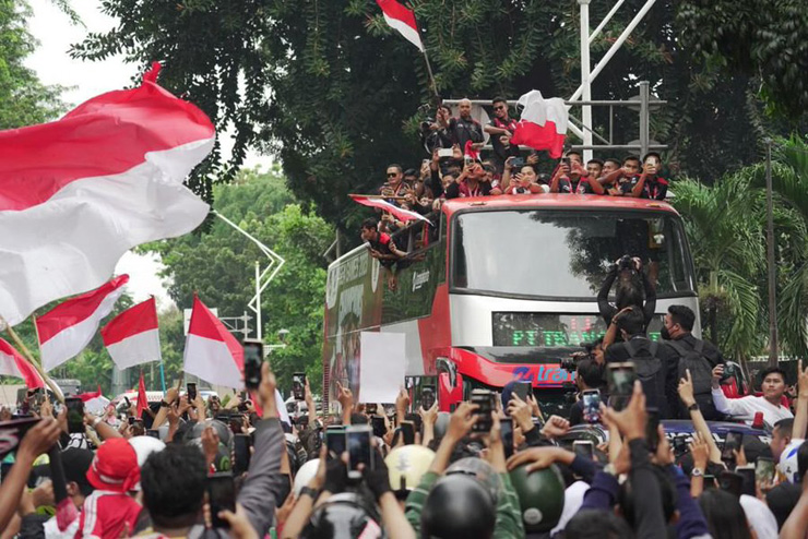 U22 Indonesia diễu hành mừng HCV SEA Games: Hoành tráng nhất lịch sử, triệu fan chia vui - 1