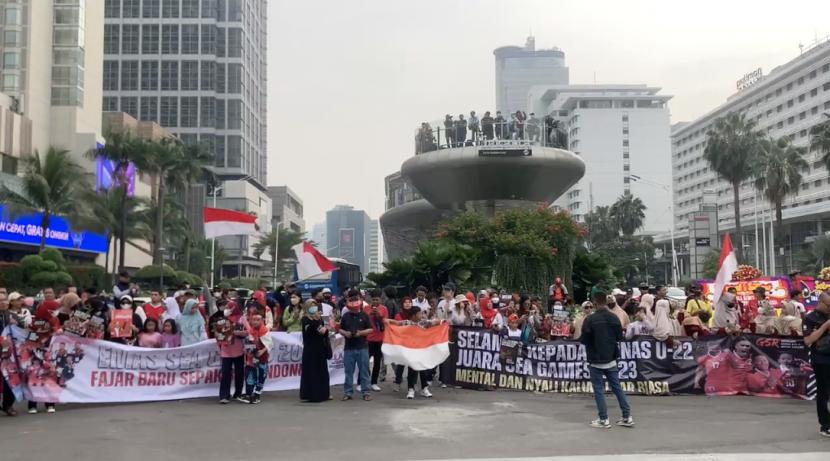 U22 Indonesia diễu hành mừng HCV SEA Games: Hoành tráng nhất lịch sử, triệu fan chia vui - 3