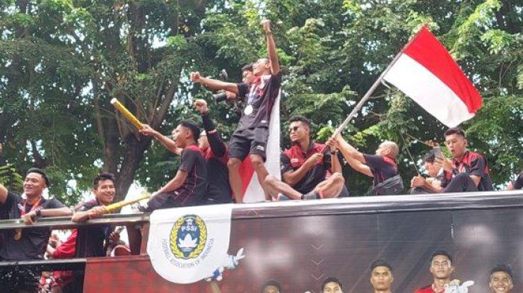 U22 Indonesia diễu hành mừng HCV SEA Games: Hoành tráng nhất lịch sử, triệu fan chia vui - 5