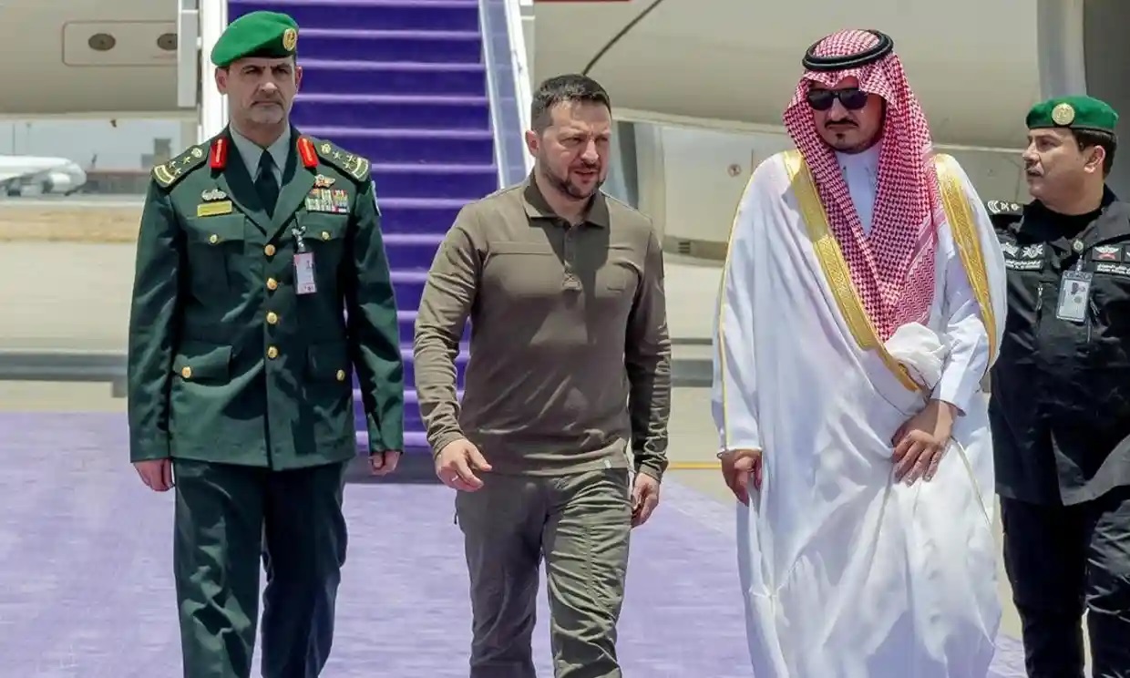 Ông Zelensky tới Ả Rập Saudi (ảnh: Reuters)