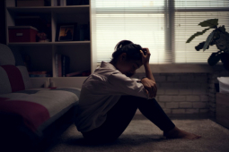 Con gái trầm cảm tới mức muốn tự tử: Hóa ra cha mẹ mắc lỗi này khi dạy con