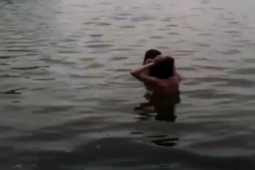 Đề xuất phạt 2 thanh niên ”tắm tiên” ở Hồ Gươm