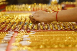 Kinh doanh - Giá vàng hôm nay 20/5: Bất ngờ tăng dựng đứng phiên cuối tuần