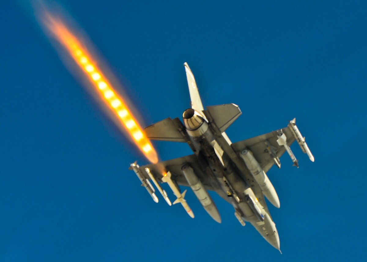 Nga cảnh báo phương Tây liên quan đến tiêm kích F-16 - 1
