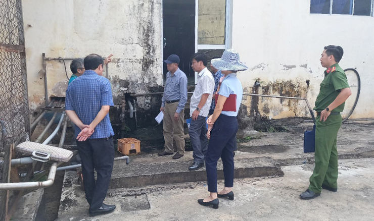 Đoàn kiểm tra liên ngành kiểm tra các giếng khoan lấy nước sản xuất của Công ty CP nước khoáng Bang