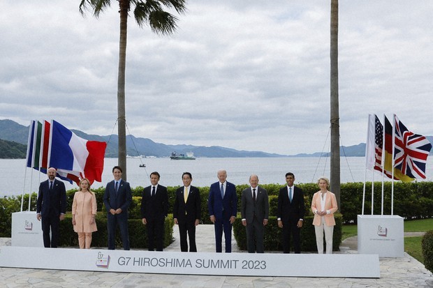 Các nhà lãnh đạo G7 và Liên minh châu Âu (EU) tại Hội nghị thượng đỉnh G-7 ở TP Hiroshima (Nhật) ngày 20-5. Ảnh: KYODO