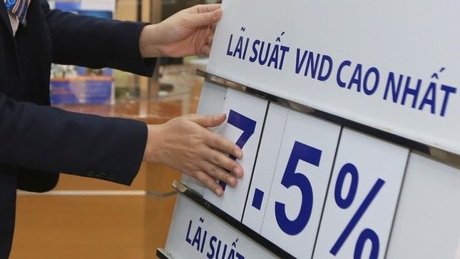 Lãi suất kỳ hạn 12 tháng vẫn trên 8,5%/năm tại nhiều ngân hàng nhỏ.