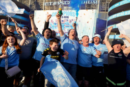 Bóng đá - Fan Man City mở tiệc ăn mừng chức vô địch trước trận gặp Chelsea, tranh thủ "cà khịa" Arsenal