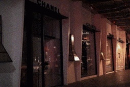 Tin tức trong ngày - Gần 100% bảng hiệu quảng cáo ở khu trung tâm TP HCM "sập cầu giao" sau 22 giờ