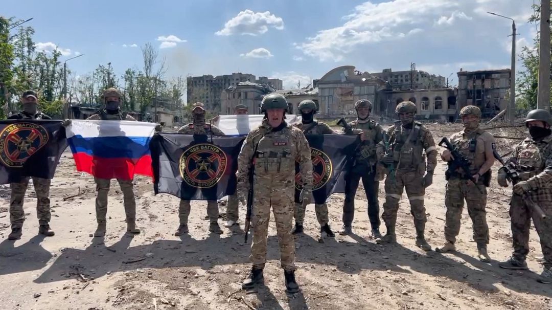 Bộ Quốc phòng Nga tuyên bố kiểm soát hoàn toàn Bakhmut, Kiev nói gì? - 1
