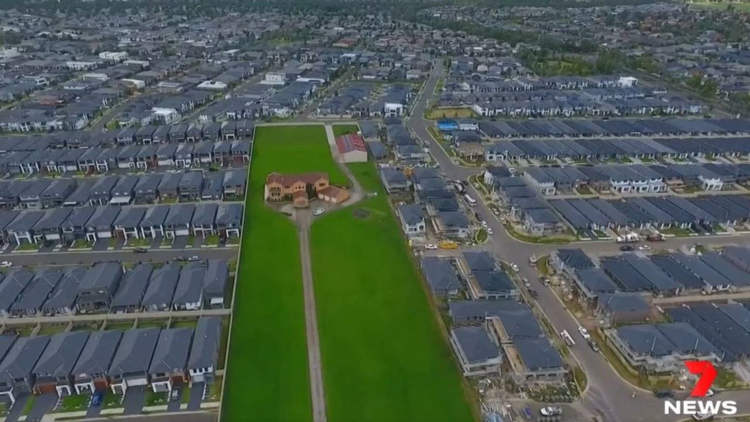 Nhất quyết không bán nhà dù được trả hơn 700 tỷ và cái kết bất ngờ - 1