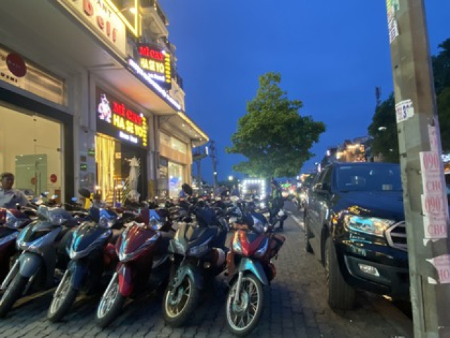 Tin tức trong ngày - Sau "tối hậu thư" xử lý trách nhiệm người đứng đầu, vỉa hè TP HCM ra sao?