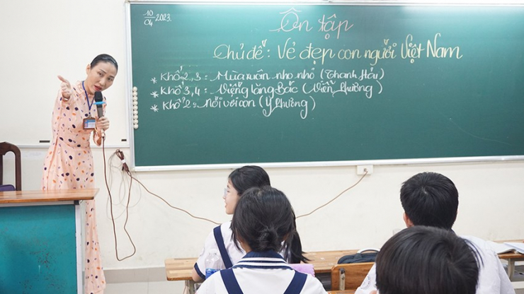 Cô Nguyễn Thị Liên Chi (giáo viên Trường THCS Lê Văn Tám, quận Bình Thạnh, TP.HCM) trong một tiết dạy. Ảnh: NGUYỄN QUYÊN