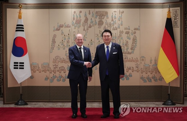 Lãnh đạo Đức và Hàn Quốc gặp nhau hôm 21/5 tại Seoul. Ảnh: Yonhap