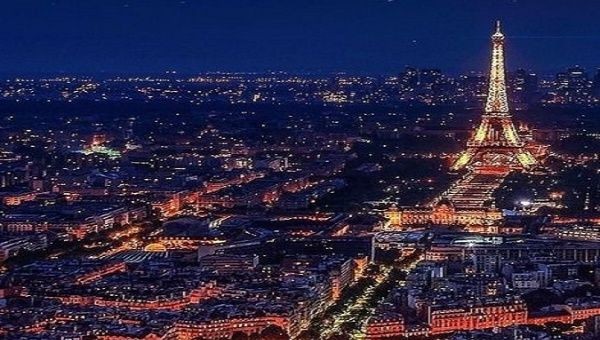 Vào tháng 7/2022, Pháp công bố kế hoạch tiết kiệm điện với một số giải pháp được đưa ra gồm: nhiệt độ sưởi tối đa các tòa nhà và văn phòng là 19 độ C; không bật nước nóng trong các tòa nhà công cộng; không chiếu sáng đèn các biển quảng cáo ở tất cả các thành phố từ 1h - 6h sáng.&nbsp;