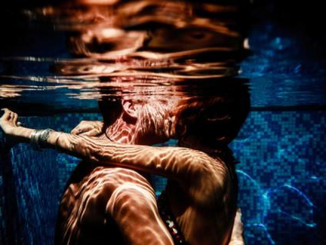 Sex dưới nước và những nguy cơ tiềm ẩn
