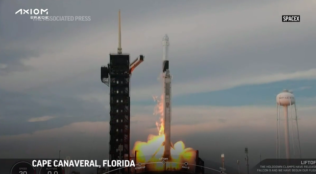 Tên lửa đưa tàu chở bốn người lên ISS từ trạm vũ trụ ở Florida ngày 21/5. (Ảnh: AP)