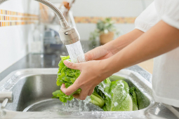 Ẩm thực - 5 cách rửa rau củ phổ biến nhưng "càng rửa càng bẩn", rất nhiều người mắc phải