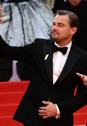 Leonardo DiCaprio 50 tuổi vẫn gây sốt thảm đỏ kèm 9 phút vỗ tay - 1