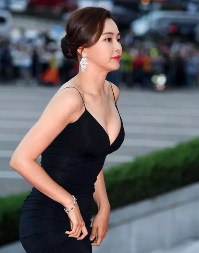 “Hoa hậu đẹp nhất Hàn Quốc” ăn mật ong để giữ dáng - 3