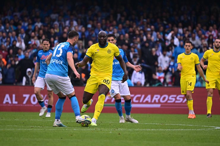 Lukaku chơi nỗ lực nhưng là không đủ giúp Inter tránh khỏi thất bại