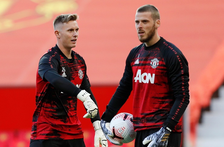Henderson (bên trái) muốn ở lại&nbsp;Nottingham Forest thay vì trở lại MU
