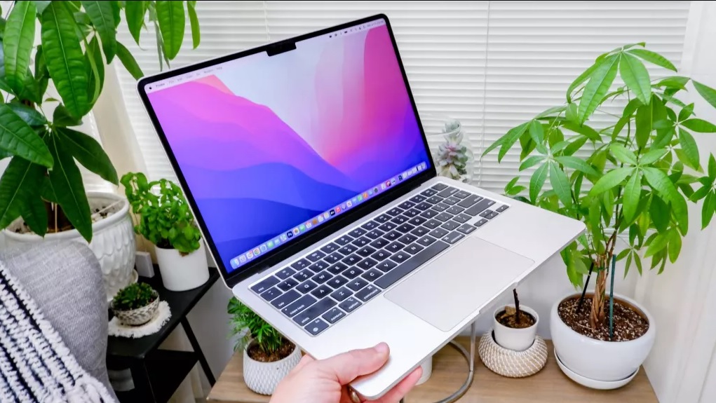 MacBook Air 15 inch sắp ra mắt.