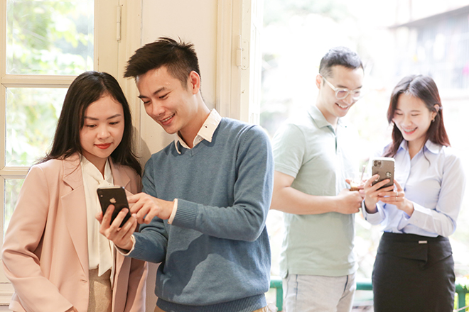 Người dùng tiết kiệm thời gian, công sức và chi phí khi mua sắm trực tuyến VnShop trên ví VNPAY.