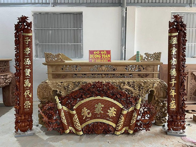 Đồ gỗ được chạm khắc tinh xảo, kiểu dáng độc đáo