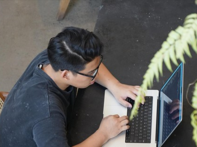 Bạn trẻ - Cuộc sống - Kiệt sức vì mạng xã hội (bài 2): Hiệu ứng mặt nạ