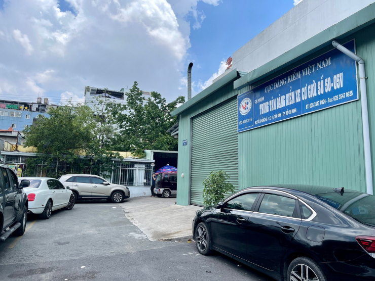 Trung tâm Đăng kiểm 50-05V Chi nhánh Hồng Hà - nơi ôtô Mercedes-Benz C250 Exclusive bị đánh rớtẢnh: CA LINH