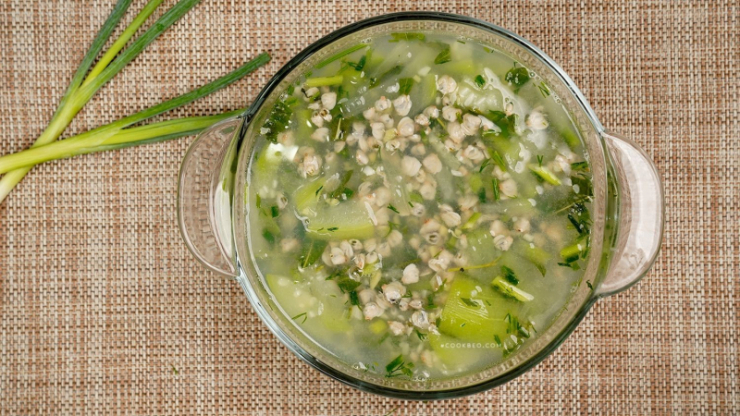 Canh bầu nấu hến.