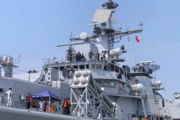 Ngắm 2 tàu khu trục hiện đại của Hải quân Ấn Độ trên cảng Tiên Sa