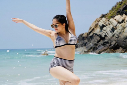 Làm đẹp - Khánh Thi bụng bầu "vượt mặt" vẫn gợi cảm, chồng trẻ kém 11 tuổi không rời nửa bước