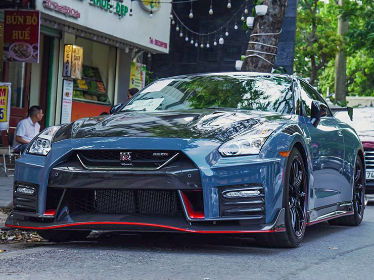 Xe thể thao hàng hiếm Nissan GT-R R35 Nismo về Việt Nam, giá bán có thể hơn 15 tỷ đồng - 1