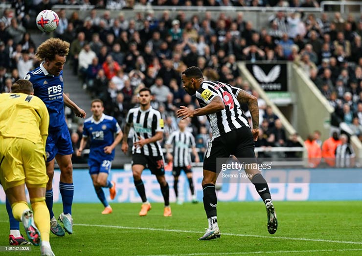 Tuy nhiên, bàn thắng không hề đến với Newcastle, qua đó khiến họ chấp nhận kết quả hòa 0-0 trước Leicester. Nhưng điều đó không hề làm "Chích chòe" thất vọng.