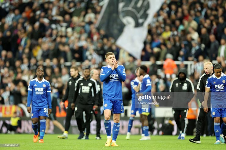 Trong khi Newcastle vui mừng, thì Leicester lại đối mặt với nỗi lo lớn. Không có được 3 điểm trước "Chích chòe" khiến "Bầy cáo" chẳng thể tự quyết ở vòng đấu cuối cùng.