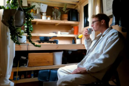 Kinh doanh - 28 tuổi không đủ tiền mua nhà, chàng trai chi 113 triệu làm ''căn nhà thùng rác"