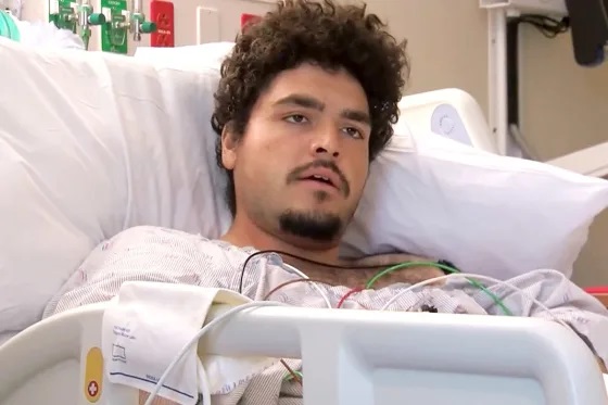 Jordan Rivera tỉnh dậy trong bệnh viện và nhận tin dữ. Ảnh: WBBH