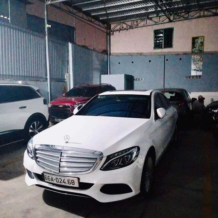 Chiếc&nbsp;Mercedes-Benz C250 Exclusive đời 2015 bị rớt&nbsp;đăng kiểm vì sai sót của đăng kiểm viên