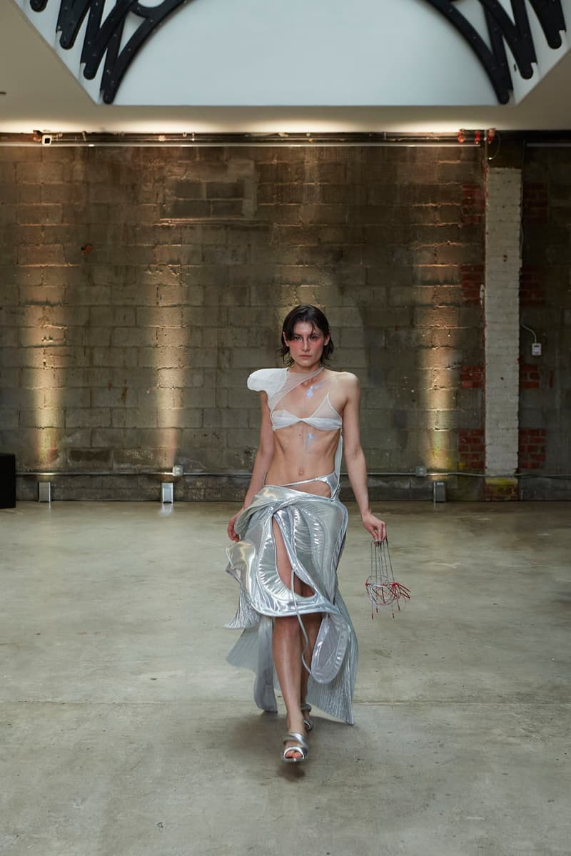 Những bộ trang phục hàng đầu từ buổi trình diễn thời trang BFA Class 2023 của Parsons - 18