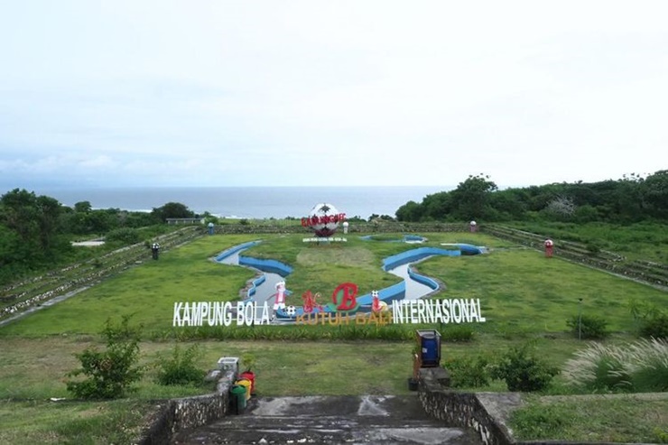 Kutah là trung tâm du lịch của Bali. Nhiều người Việt khi đến Bali cũng chọn ghé thăm nơi đây đặc biệt là các bãi biển đẹp.
