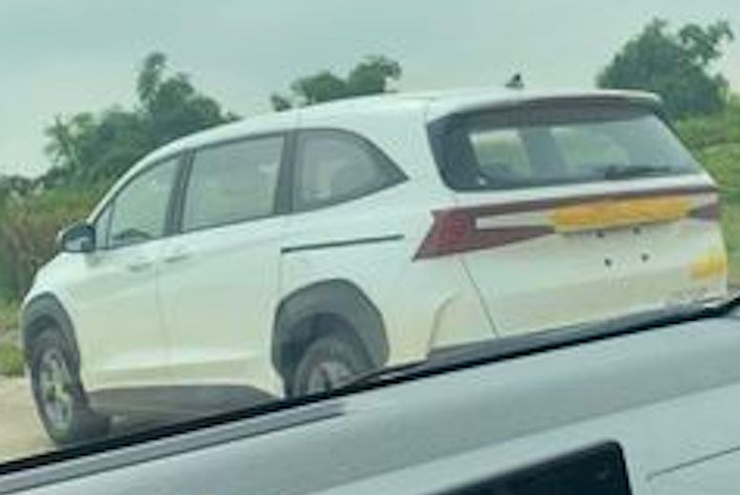 Bắt gặp Hyundai Custo chạy thử tại Việt Nam, MVP 7 chỗ lớn hơn Stargazer