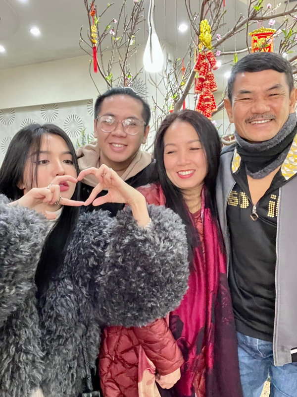 Mẹ ruột nổi tiếng mạng xã hội của Bích Phương: Nhiều lần &#39;cà khịa&#39;, sốt ruột chuyện con gái chậm lấy chồng - 8